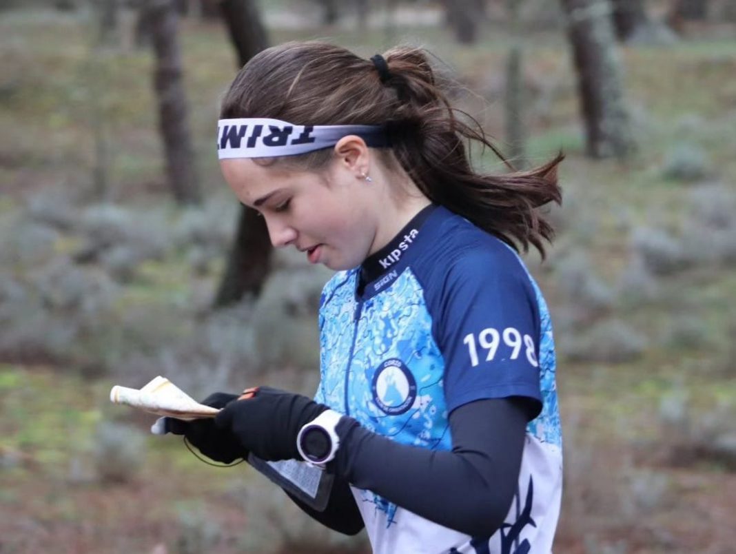 Candela Arranz durante la carrera con los colores del Corzo