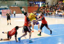 El Tubos Aranda cede el derbi ante San Pablo (25-24) Dalmau fue el castigo amarillo en ataque con diez goles. / Jarcha