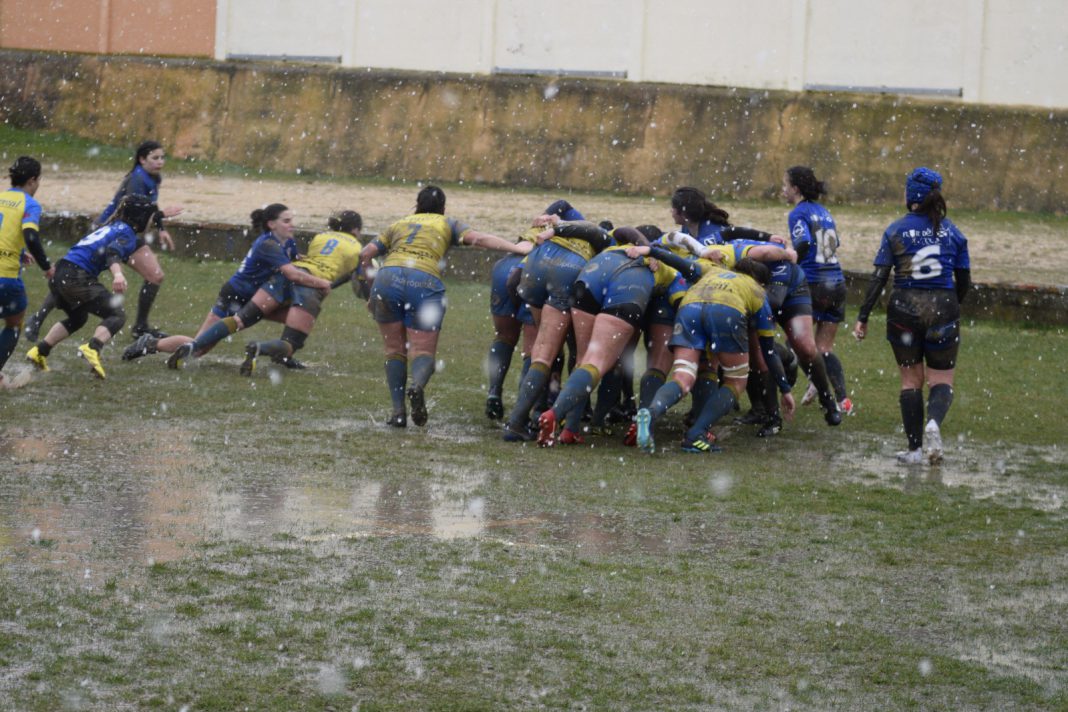 Una acción de ataque de las amarillas. / Rugby Aranda